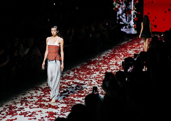 Türk oyuncu ve tasarımcılar, 200 marka ile birlikte Moskova’da podyuma çıktı